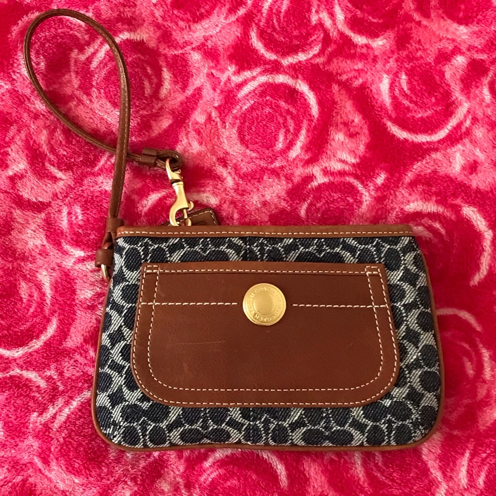 🦋🌸Coach Small Wristlet 🦋🌸